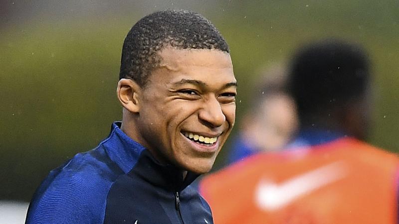 Những Hình Ảnh Mbappe Cười Hài Hước, Tấu Hài