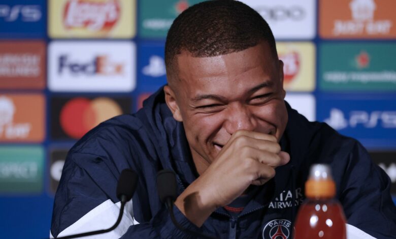 Những Hình Ảnh Mbappe Cười Hài Hước, Tấu Hài