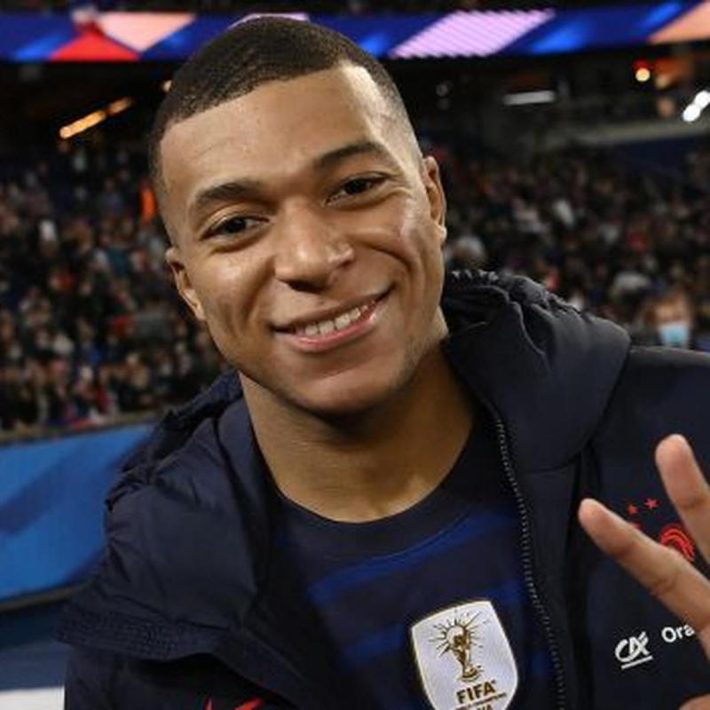 Những Hình Ảnh Mbappe Cười Hài Hước, Tấu Hài