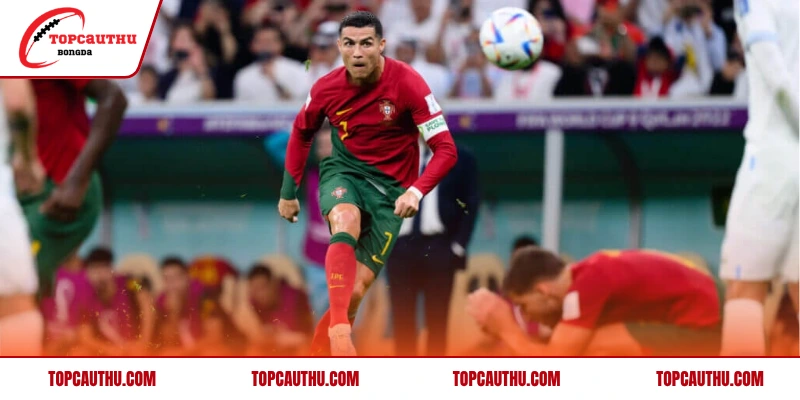 Kỹ thuật đá phạt trực tiếp của các huyền thoại bóng đá