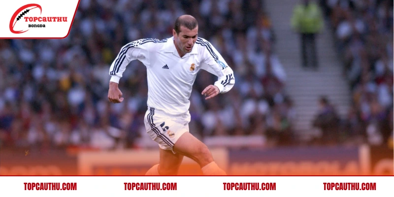 Tiêu chí đánh giá cầu thủ chơi hay vị trí tiền vệ